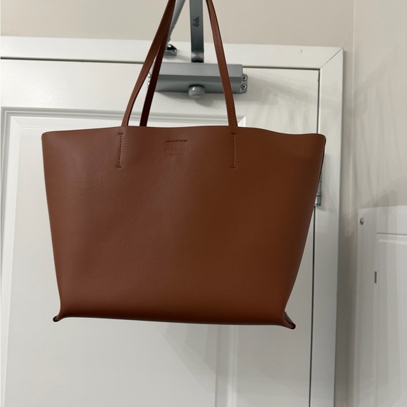 Everlane Classic Leather Tote in Chestnut Brown - Picture 7 of 8
